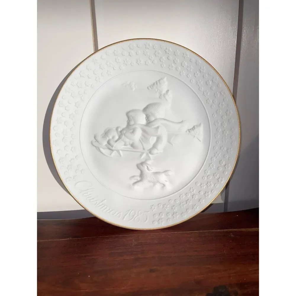 Vintage Avon Christmas plate 1985 white with gold trim